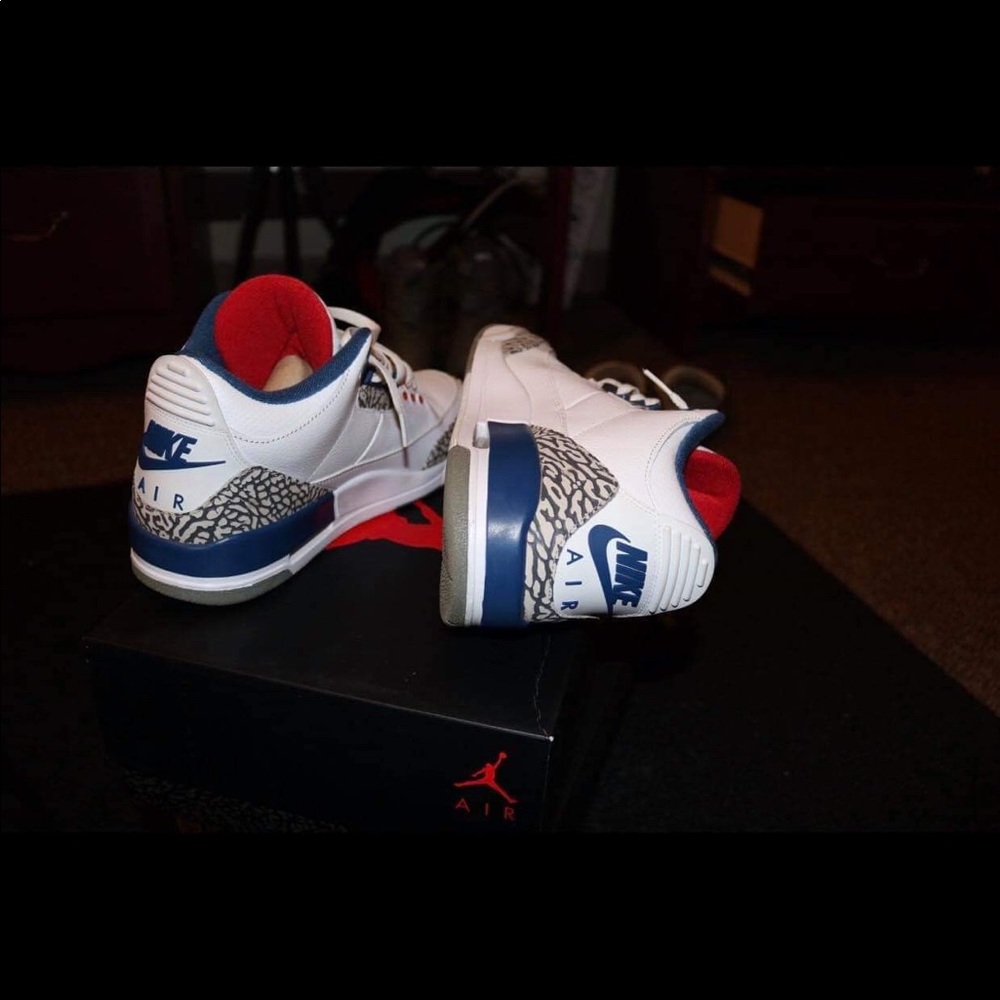 Jordan true blue 3’s size 9